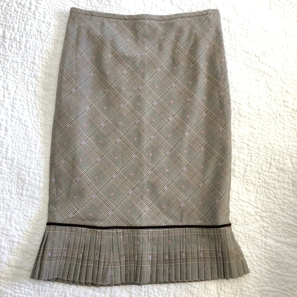 Blouse and Skirt Set - Picture 3 of 8